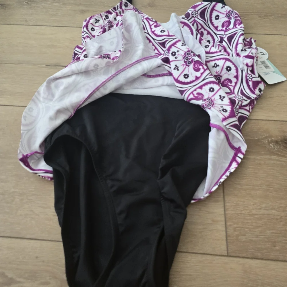 Women's Printed Tiered Fauxkini One Piece Swimsuit - Picture 3 of 9